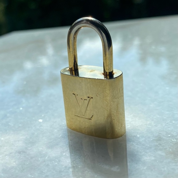 Louis Vuitton Lock & Keys #448 - Picture 7 of 9